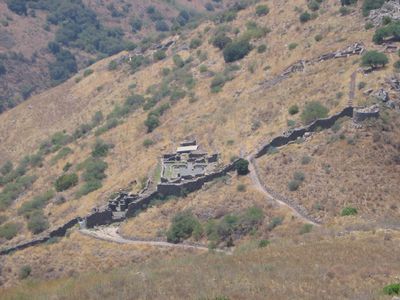 Josephus, The Wall and the adjacent structures at the ancient city of Gamla in the Golan, licensed under Creative Commons Attribution ShareAlike 2.0 license